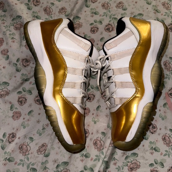 Jordan 11 Low “Closing Ceremony” - Picture 2 of 3